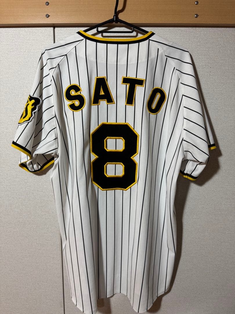 佐藤輝明ユニフォーム