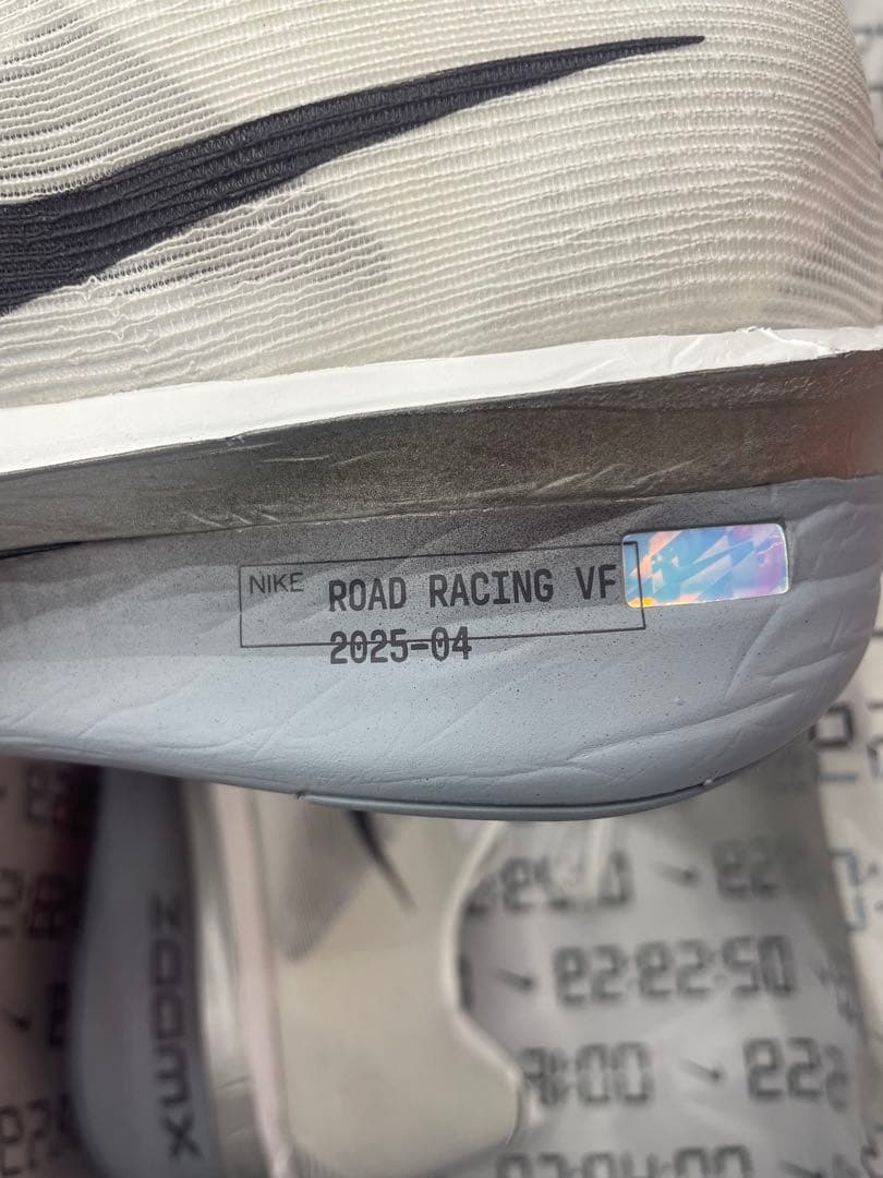 新品未使用Nike ヴェイパーフライ4￼ 25