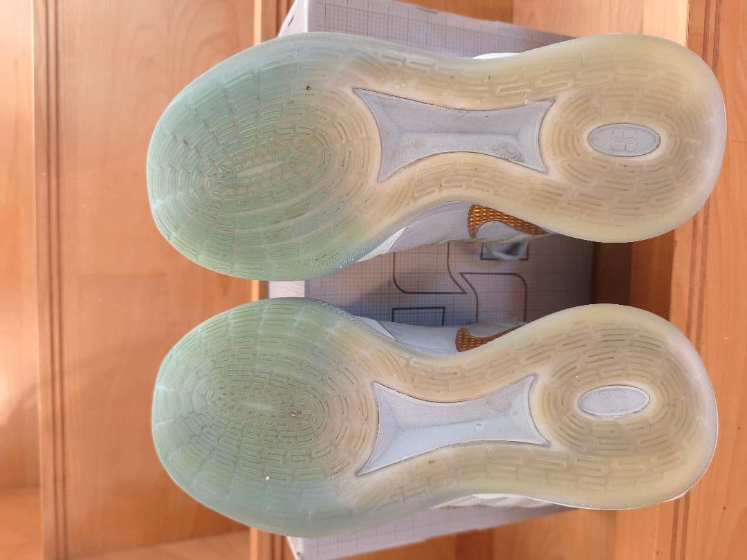 Nike サブリナ3