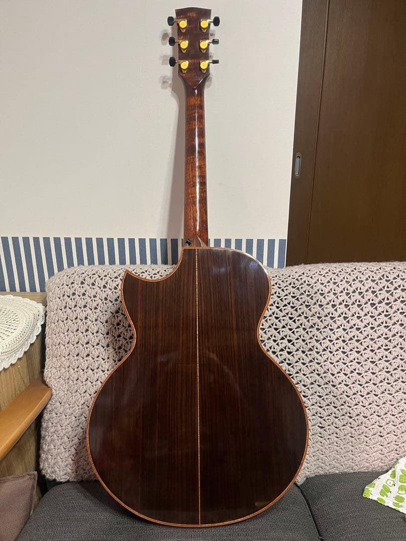 Thuận Guitar Custom Koa Model