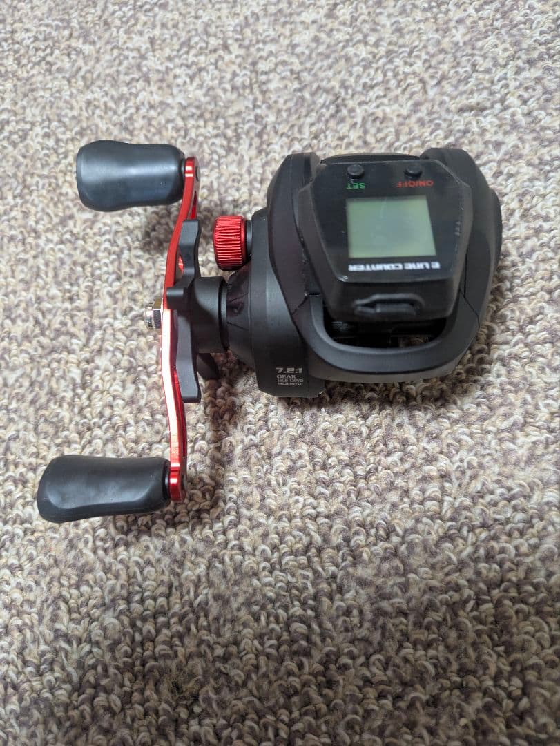 （DM301R）デジタルカウンター付ベイトリール右巻き ダブルハンドル（新品）