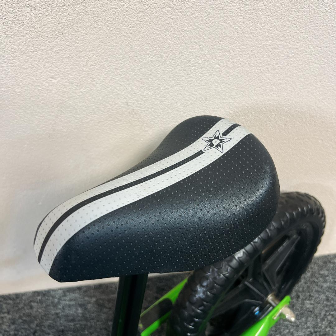 美品　カスタムシート　日本正規品　ストライダー　12　ST-M4　グリーン