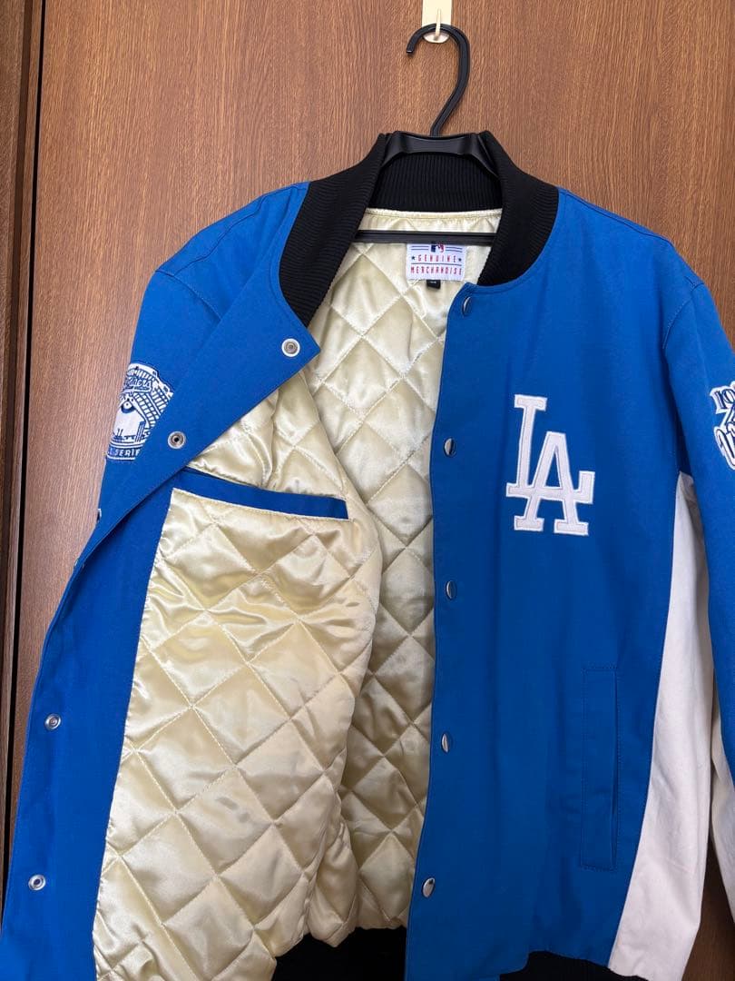 【美品】ロサンゼルスドジャース　中綿スタジャン