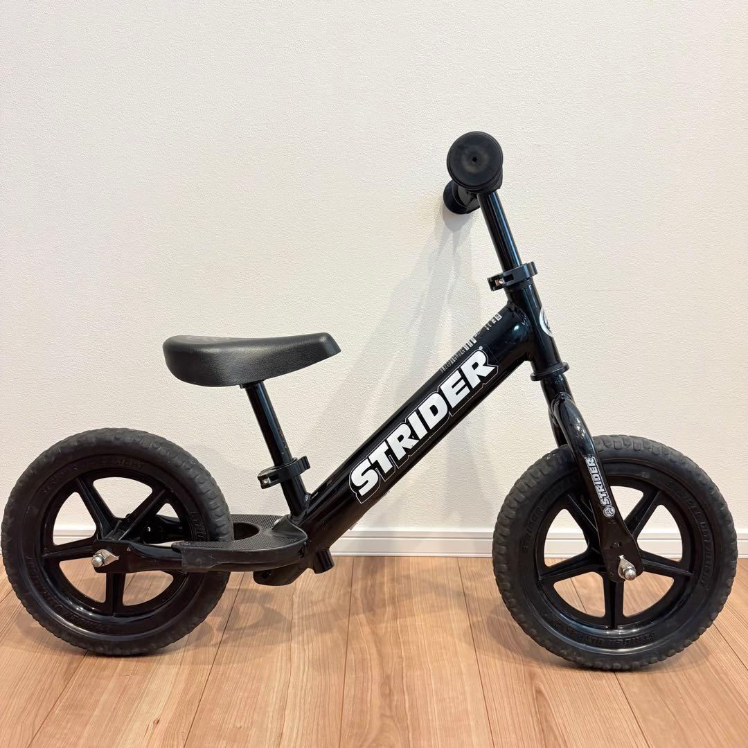 STRIDER！ストライダー12インチブラック黒バランスバイクスポーツモデル