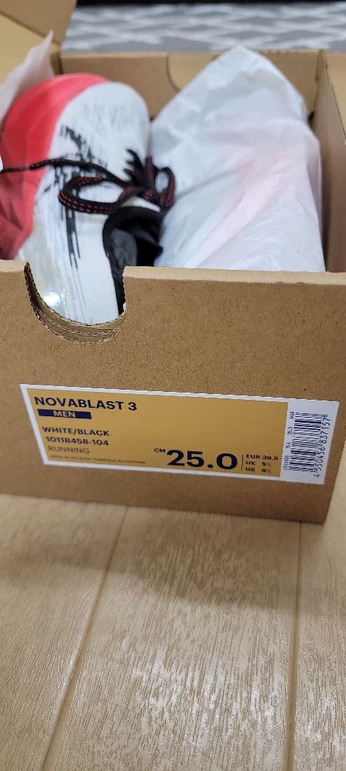 アシックス　NOVABLAST 3 ランニングシューズ　メンズ　25.0cm