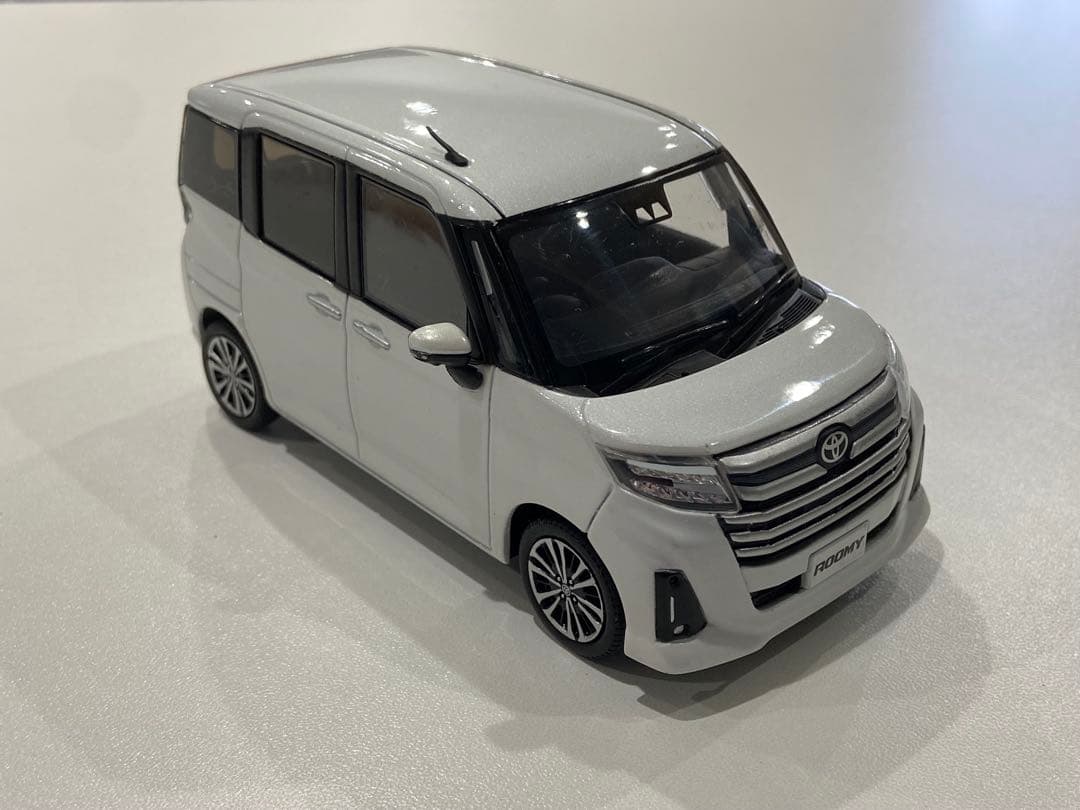 1/30 トヨタ　ルーミー　カラーサンプル　非売品　ミニカー　ホワイトパール