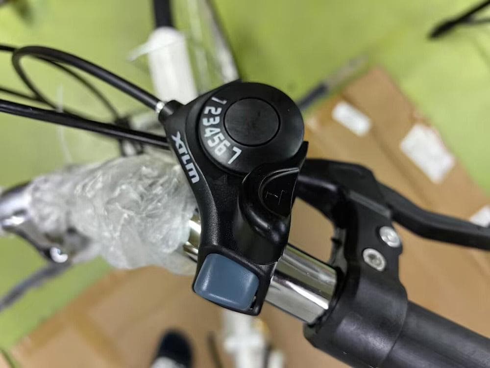 在庫処分折りたたみ自転車 6段変速２６インチミニベロ ママチャリカゴ付【白