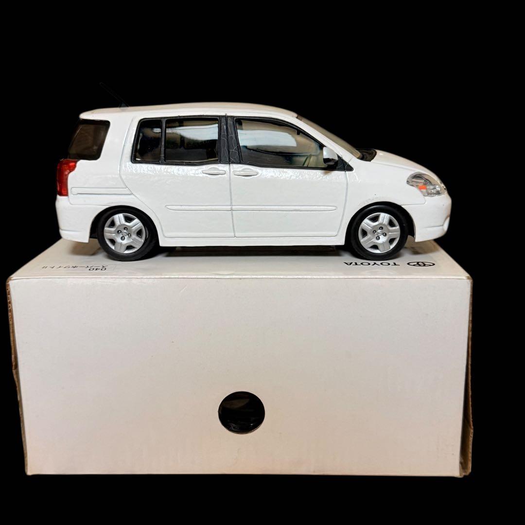 【希少品】トヨタRAUM 箱付き カラーサンプルミニカー