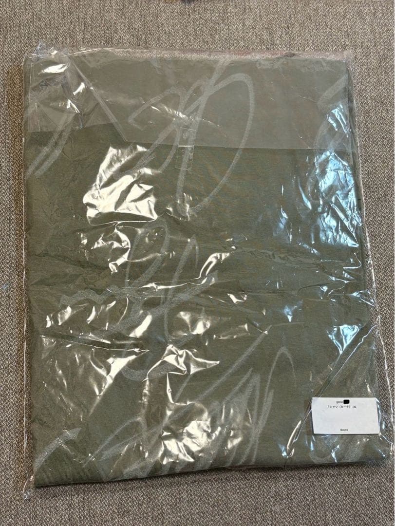 GENIC メンバー直筆サイン入り　Tシャツ カーキ XL