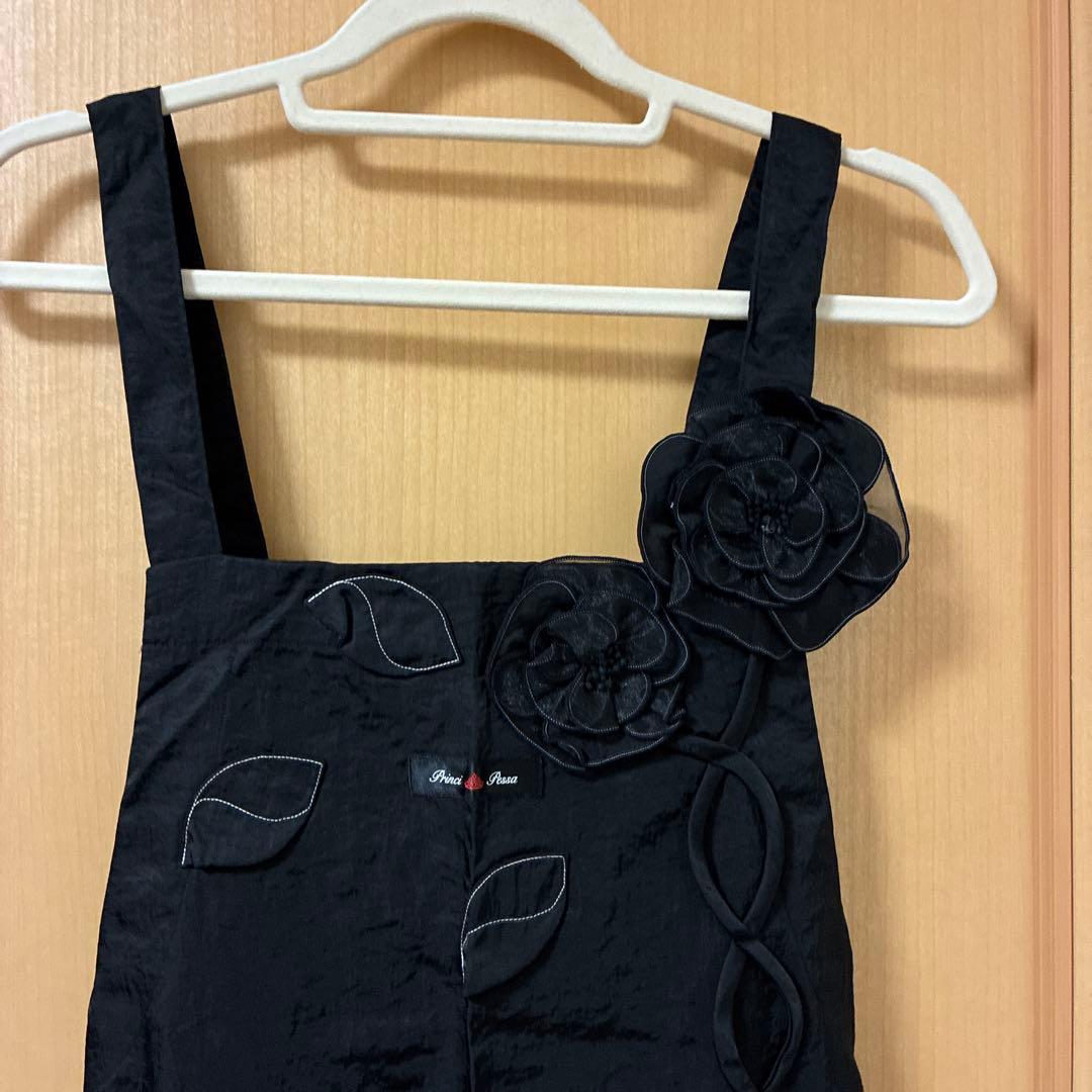 princi pessa 黒い花の装飾付きエプロン