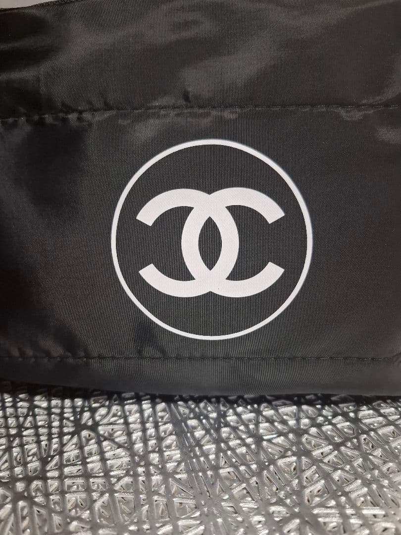 CHANEL 　ブラック ポーチ　クラッチバッグ　ノベルティ　斜め掛け