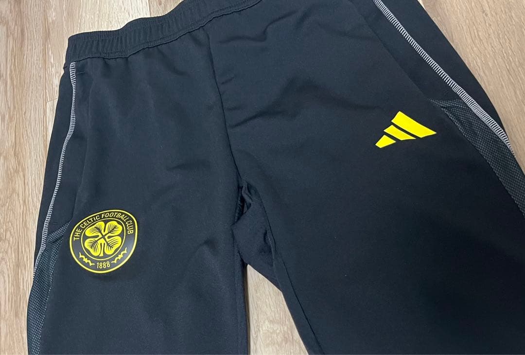 adidas セルティック　トラックパンツ　トレーニングパンツ　ジャージ　新品
