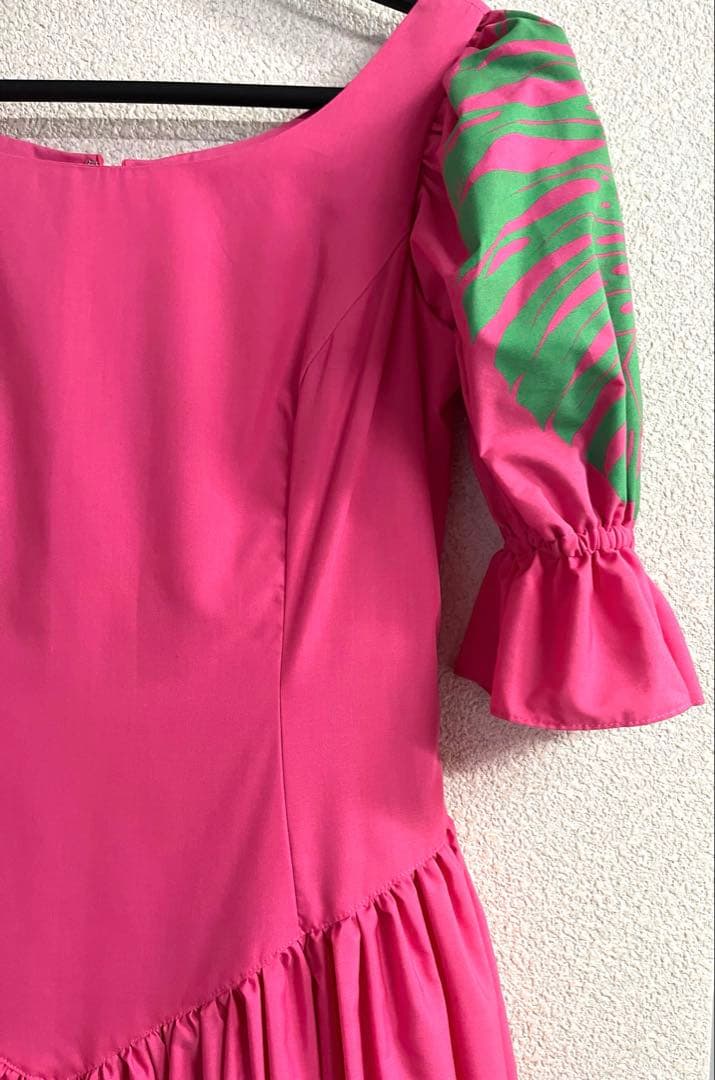 M MＪモンステラ柄ピンクロングドレス