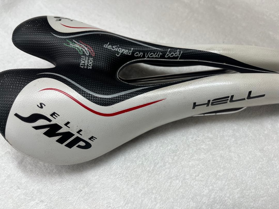 自転車サドル　SELLE SMP HELL