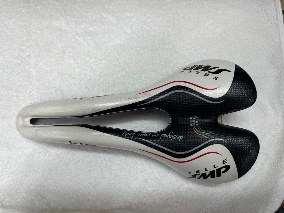自転車サドル　SELLE SMP HELL