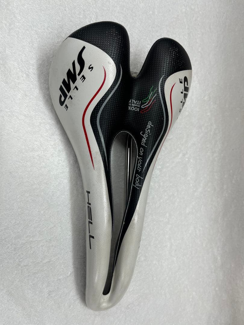 自転車サドル　SELLE SMP HELL
