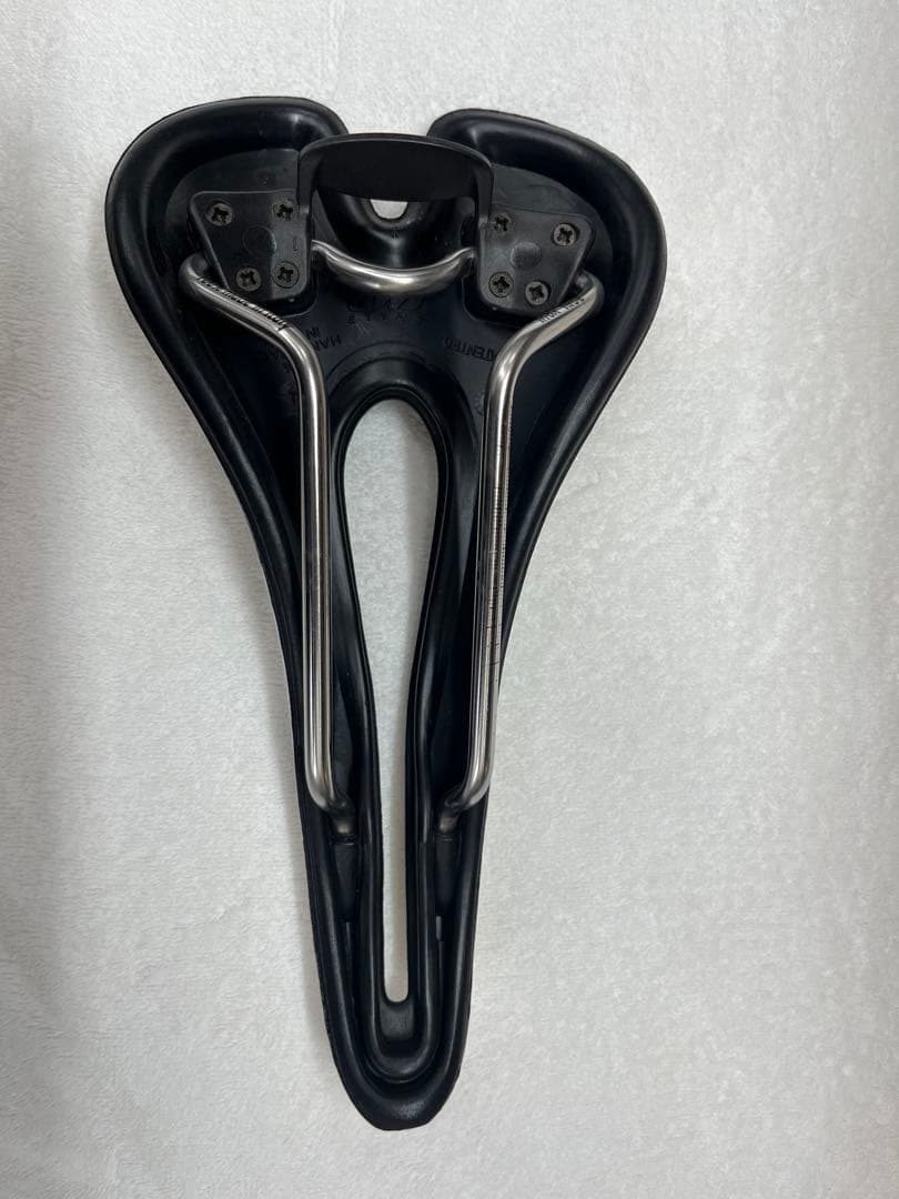 自転車サドル　SELLE SMP HELL