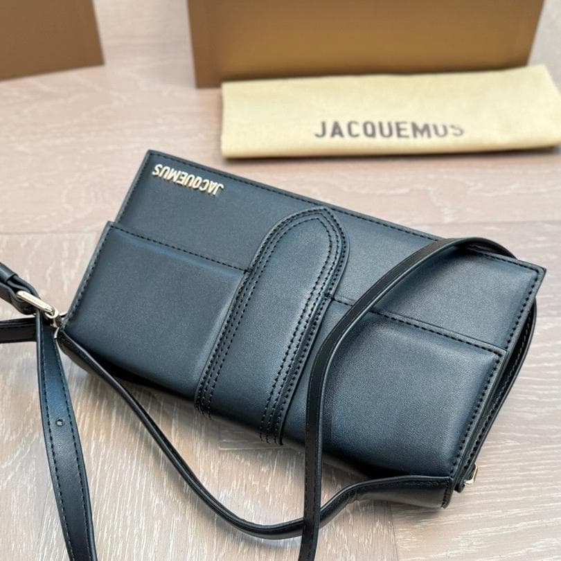 JACQUEMUS ブラックレザー ショルダーバッグ