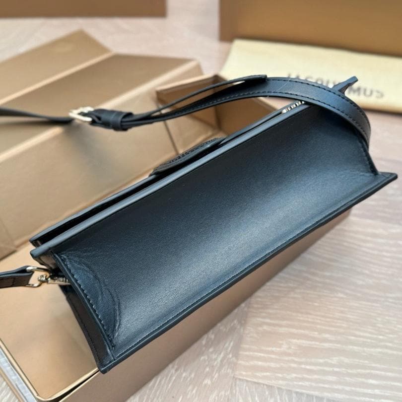JACQUEMUS ブラックレザー ショルダーバッグ