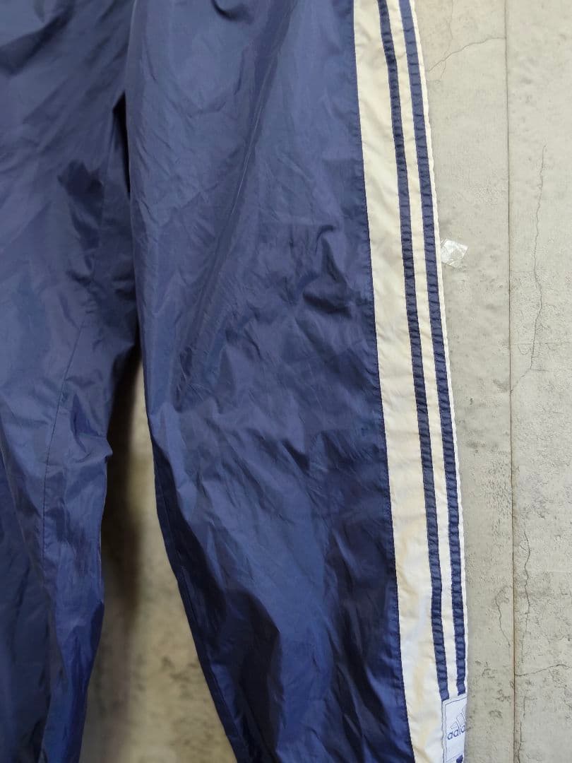 ヴィンテージ adidasナイロンパンツ　3本線　シャカシャカ　トラックパンツ