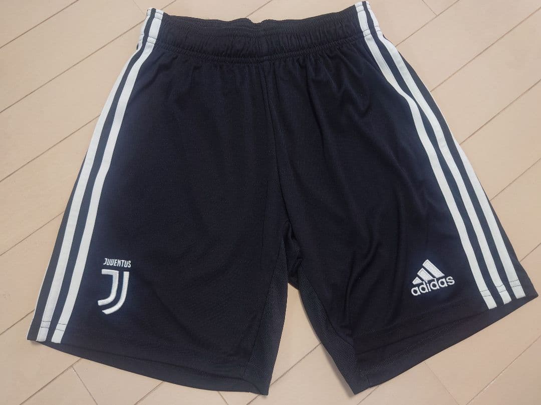 【 adidas ユーベ CR7 】ユニフォーム（ M size ）