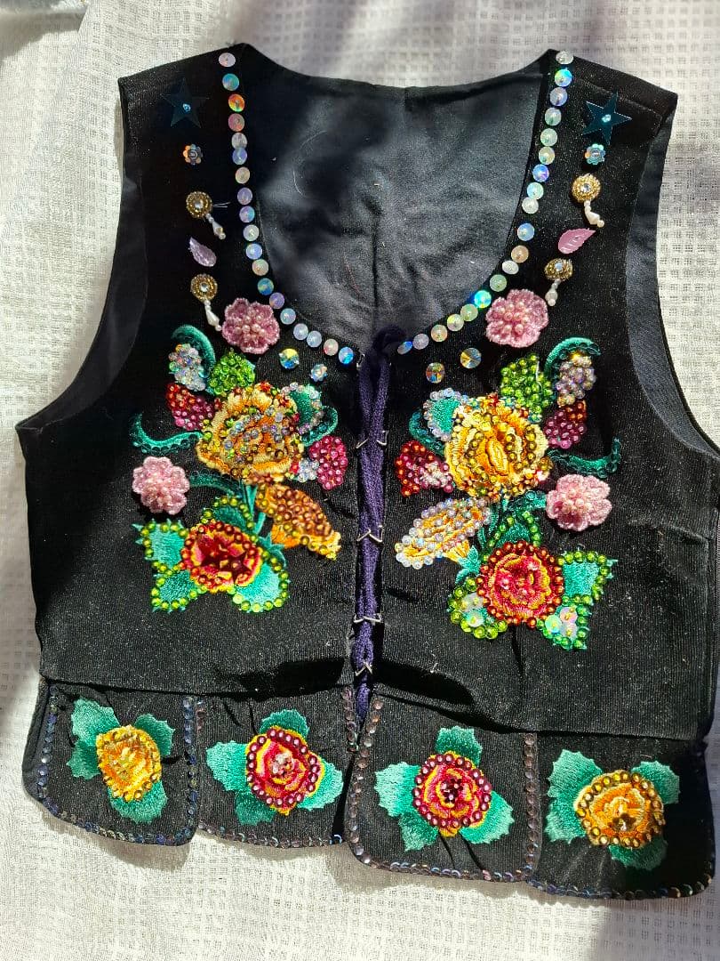 フォークダンス、チャコットベスト手刺繍