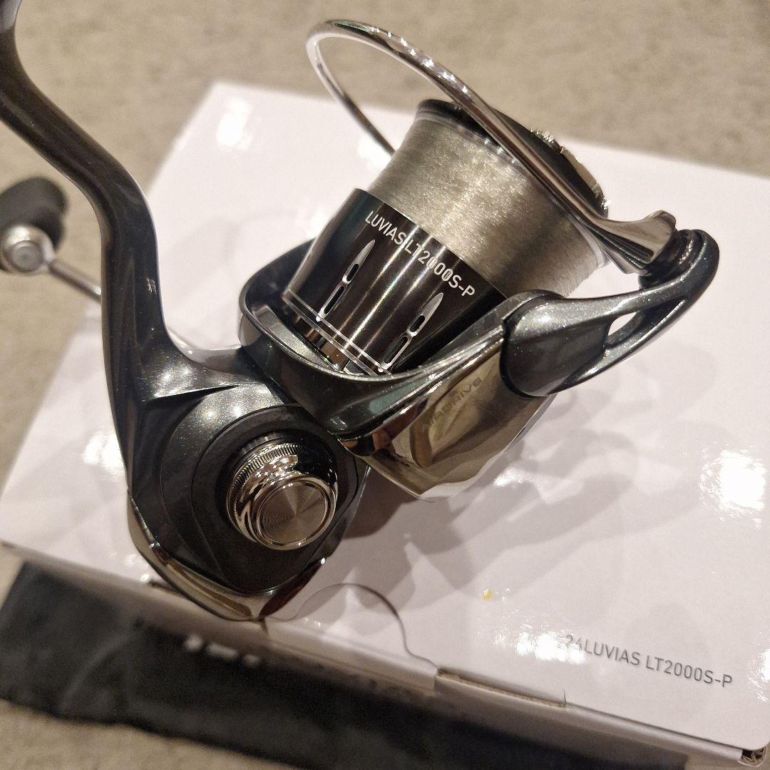 美品　24 LUVIAS LT2000S-P スピニングリール　使用2回です。
