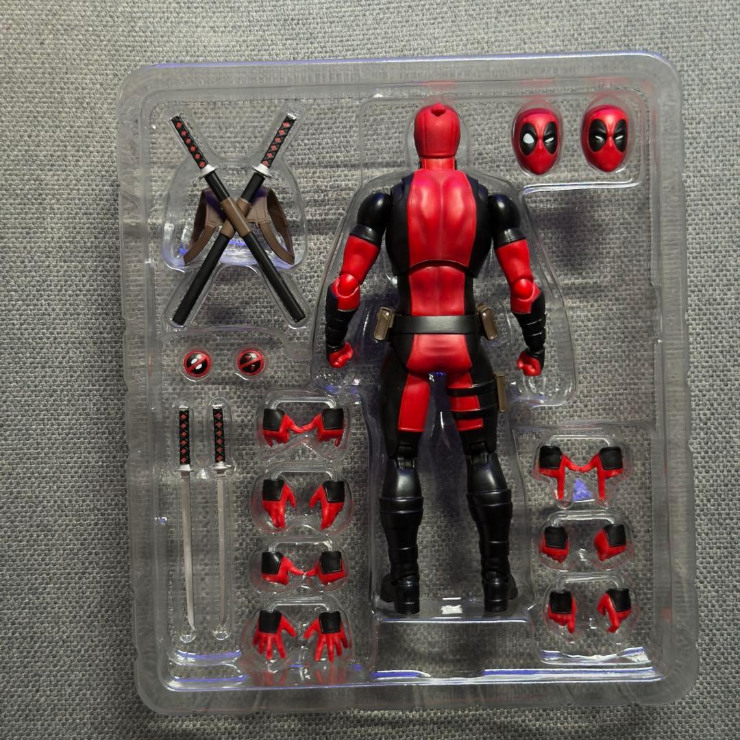Mafex マフエックス　デッドプール　Deadpool 再販版　銃付き