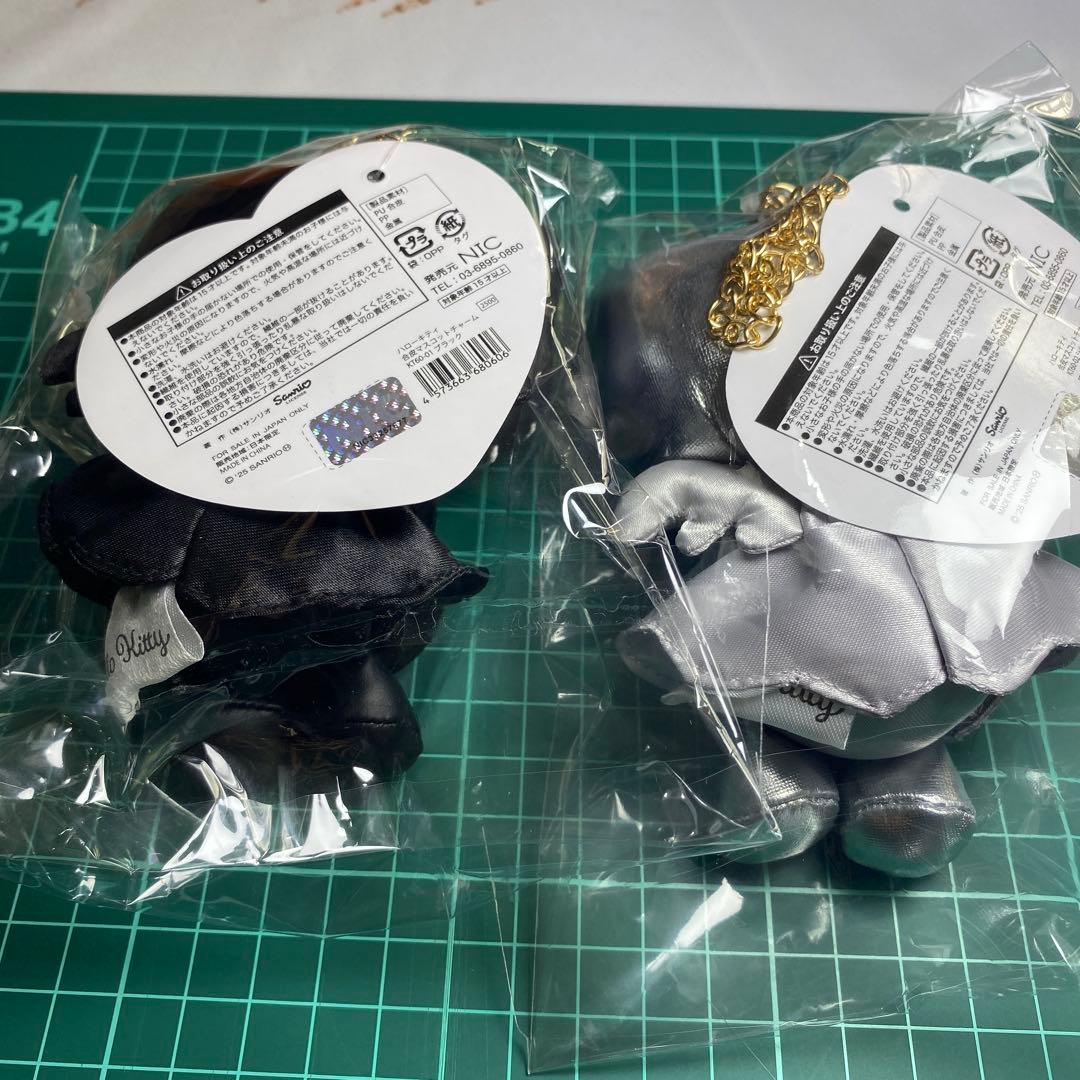 ハローキティ ぬいぐるみキーホルダー 黒と銀