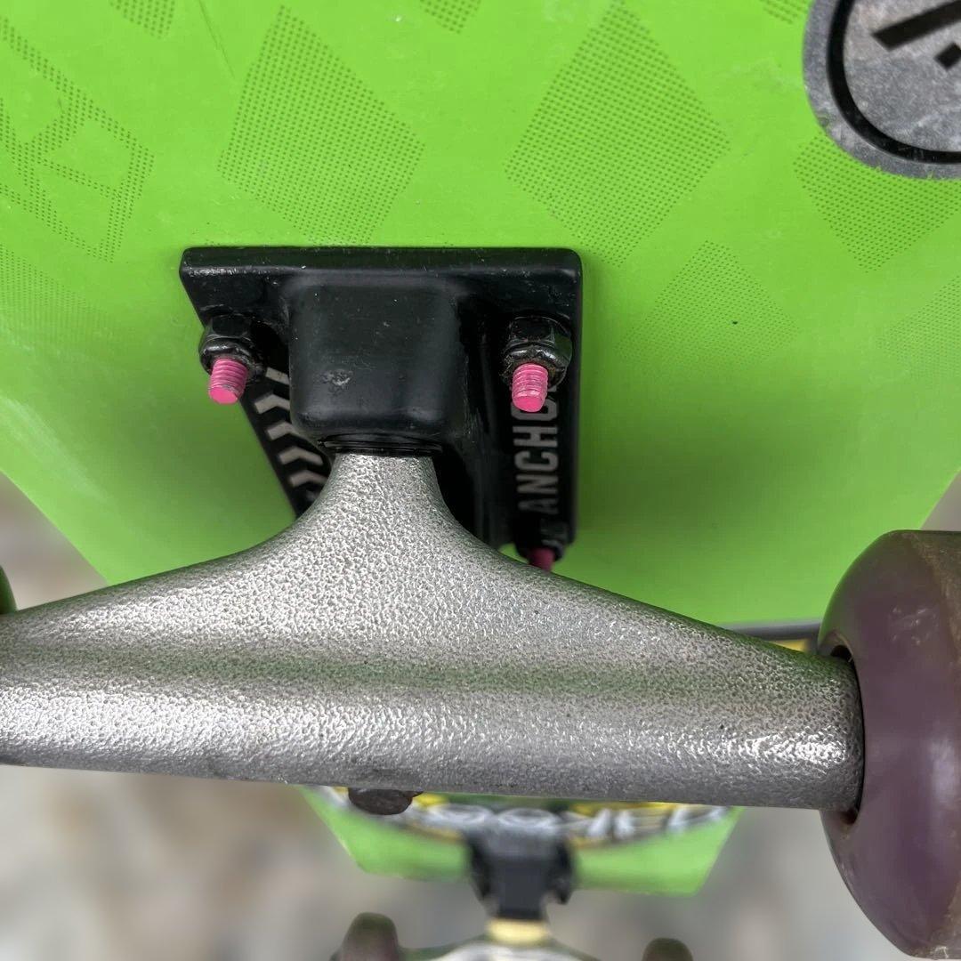 KROOKED 2020.H グリーンスケートボード 7.5インチ