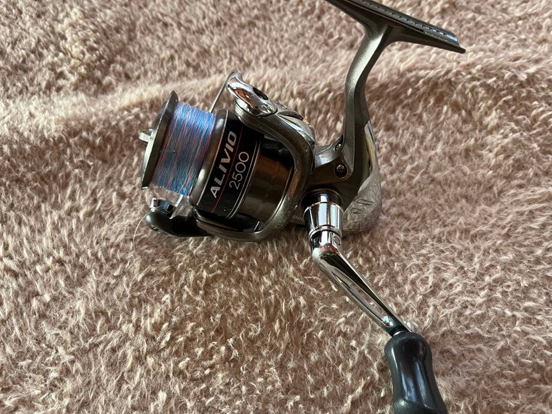 シマノ アリビオ 2500 と OGKトレノスピン2500未使用 2機まとめ売り