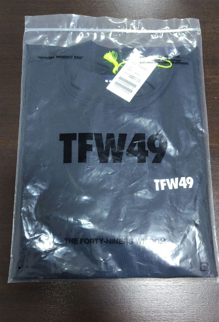 【新品未使用】TFW49 シャツ ネイビーパープル　バックプリント　半袖　完売品