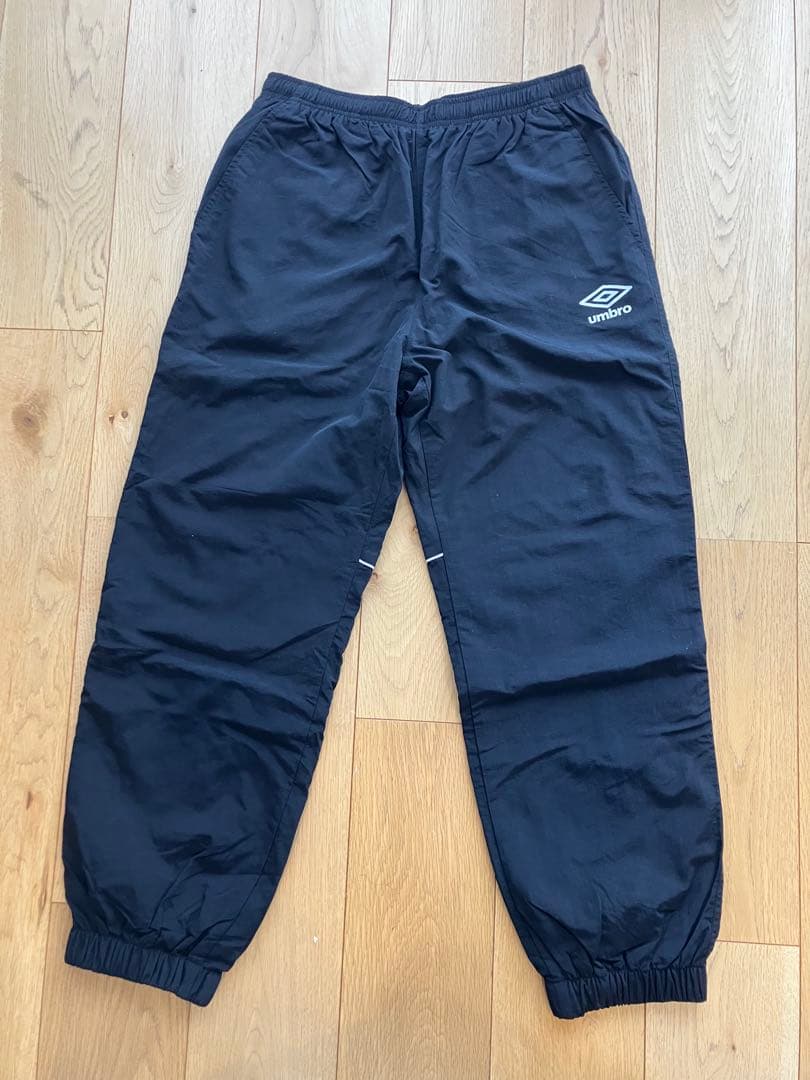 【新品タグ付き】UMBRO別注トラックパンツ　メンズ　ブラック　M