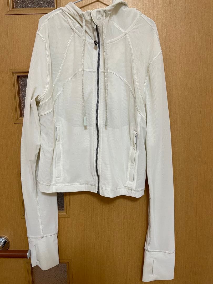 【最終値下げ】ルルレモンDefine フード付きクロップジャケット　サイズ8
