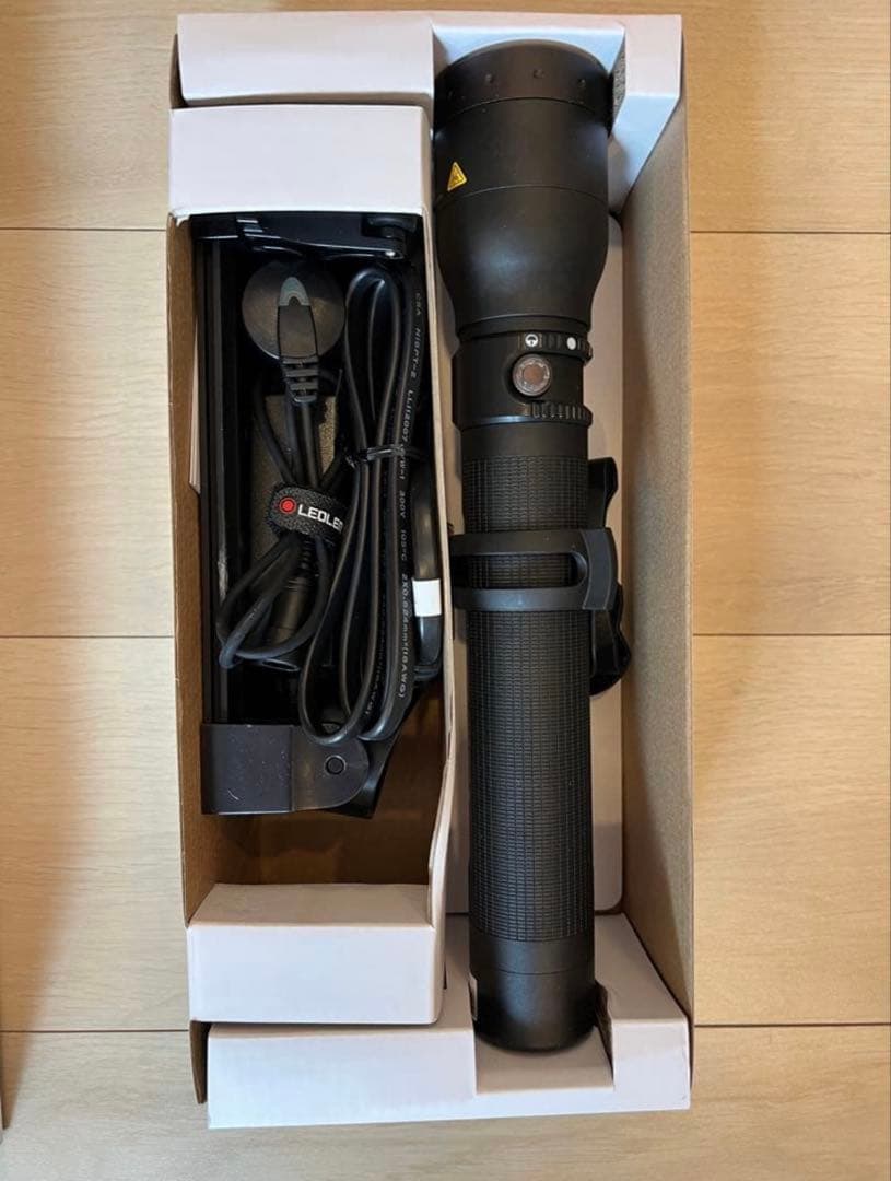 LEDLENSER P17R CORE 懐中電灯