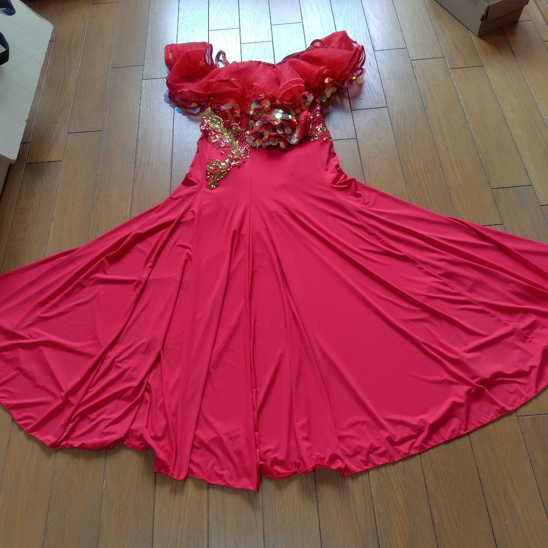 Ymiko！燃える赤のドレスと黒のトップス2点おまとめ
