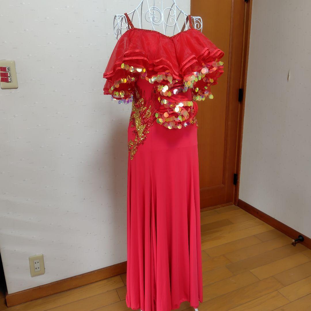 Ymiko！燃える赤のドレスと黒のトップス2点おまとめ