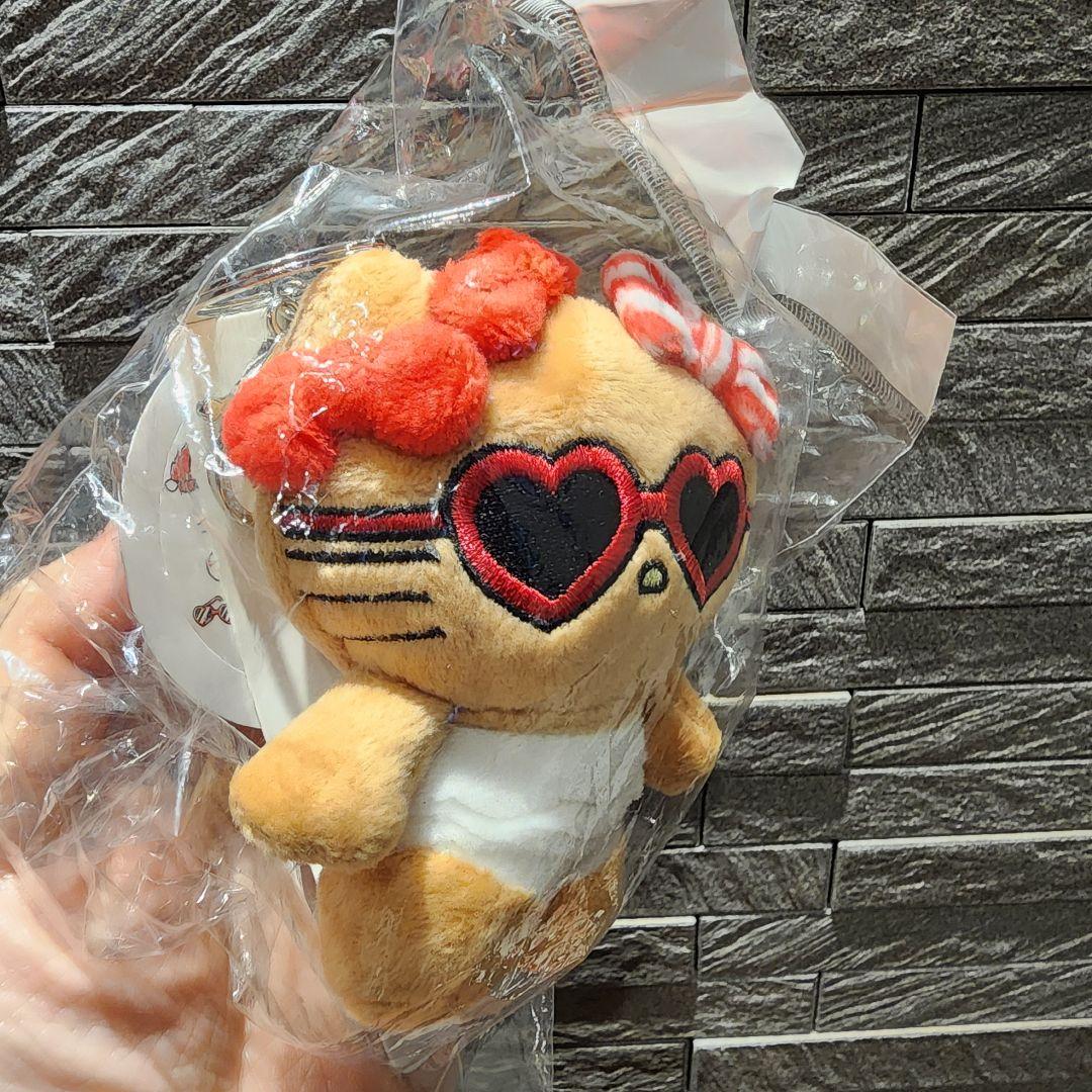 Lovetoxicハローキティコラボ 日焼けマスコットキーチェーバッグチャーム