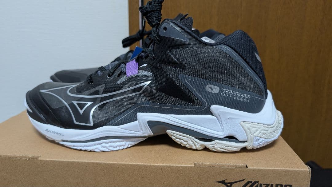 Mizuno Wave Lightning Z8 mid バレーボールシューズ