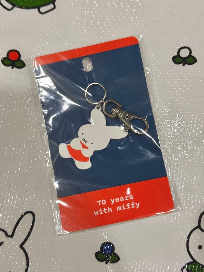 ミッフィー展　70周年グッズ　キーホルダー、ダイカットポーチ　ナインチェセット