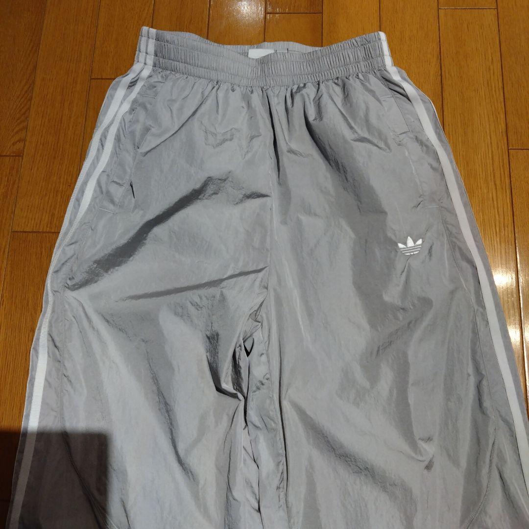 新品同様　アディダス　adidas ワイドパンツ　パラシュート　М〜Lサイズ