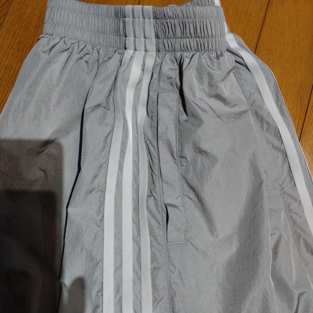 新品同様　アディダス　adidas ワイドパンツ　パラシュート　М〜Lサイズ