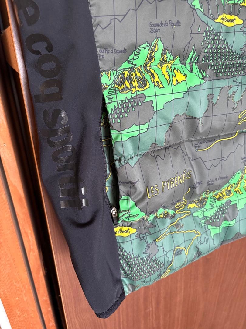 【新品格安・半額以下】le coq sportif 地図柄 ベスト