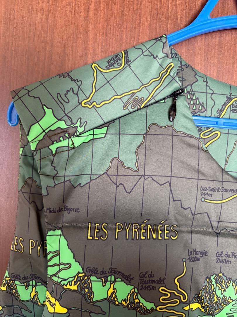 【新品格安・半額以下】le coq sportif 地図柄 ベスト