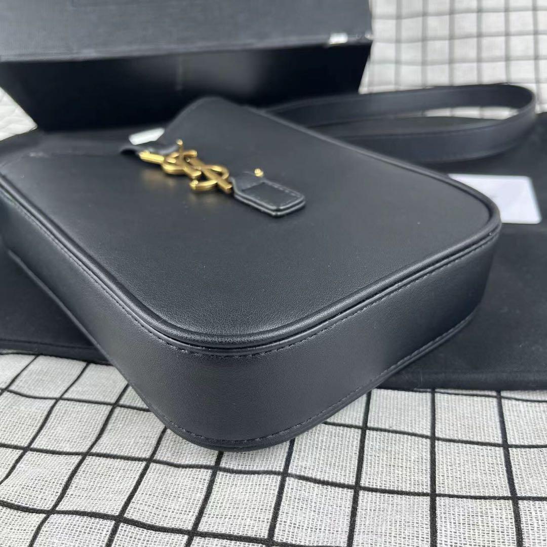 YSL サンローラン バーティカルLE5 A7 フォンホルダー ショルダーバッグ