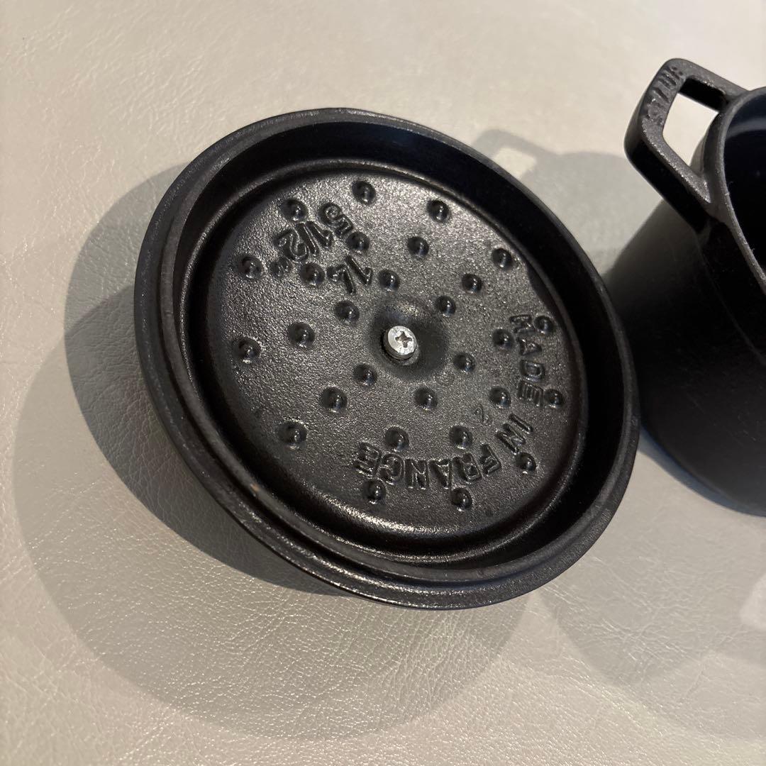 m*3様 Staub La Cocotte 両手鍋 小型 14cm 黒