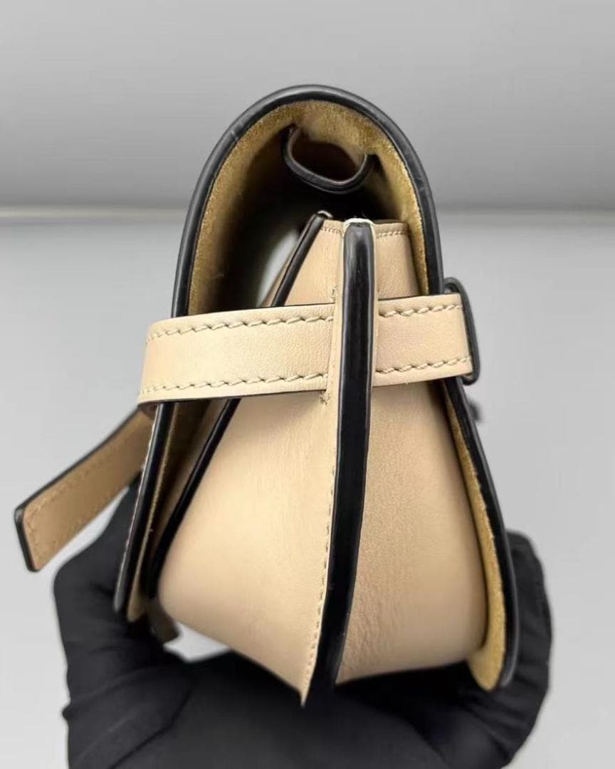 LOEWE ベージュ レザー クロスボディバッグ