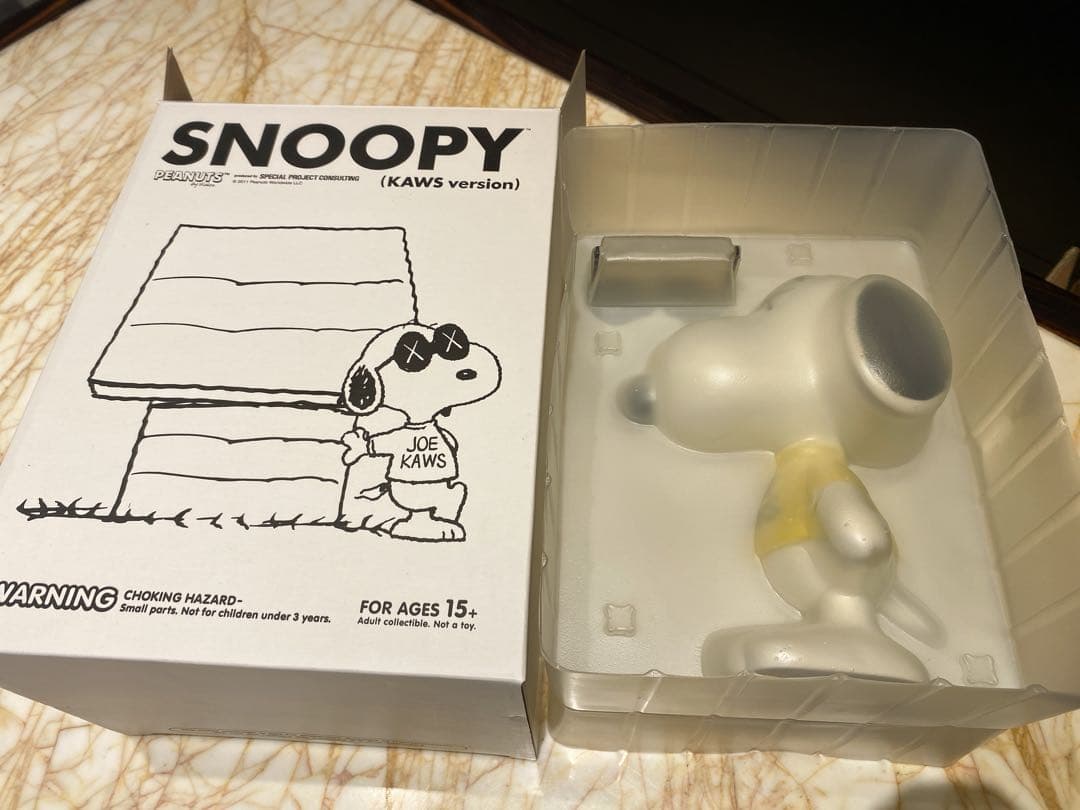original fake KAWS MEDICOMTOY スヌーピー