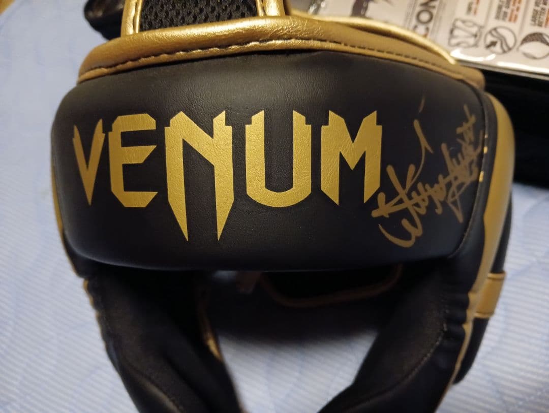 Venum コンテンダーヘッドギア 渡辺二郎さんサイン入り