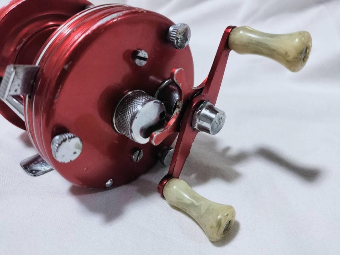 アブガルシア　アンバサダー5000 　ビンテージ　リール abu 　レッド